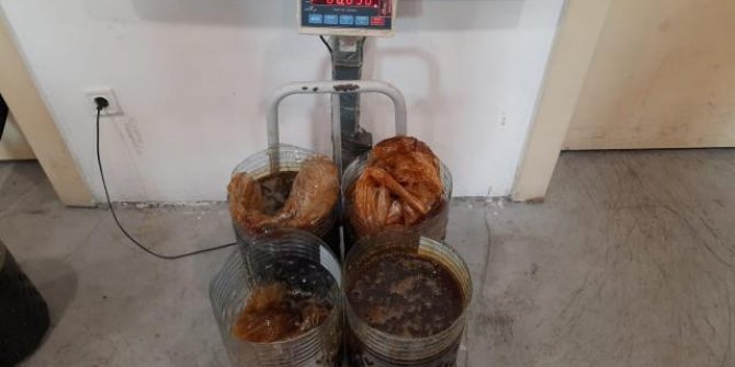 Tırın lastiğine gizlenmiş 176 kilogram kaçak bal ele geçirildi