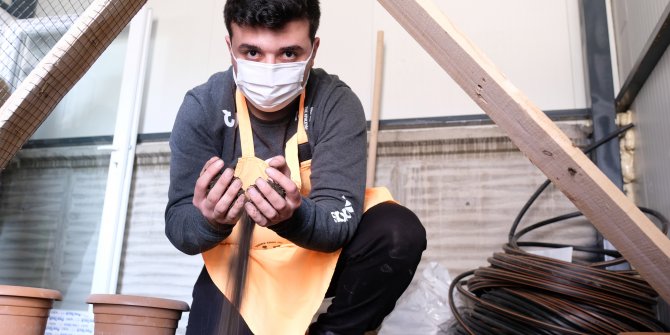 Özel öğrenciler, atıklardan ürettikleri toprakla çiçek yetiştiriyor