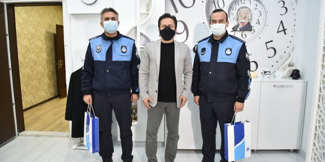 Kaçak define arama çukuruna düşen köpek kurtarıldı