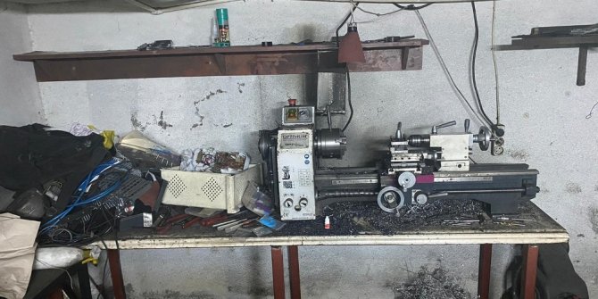 Evini silah üretim imalathanesine çevirmiş