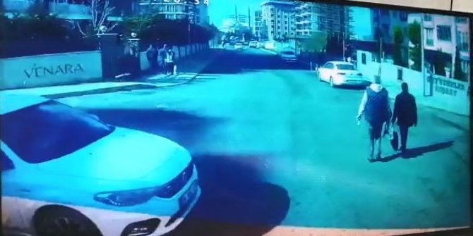 Tekirdağ’da korku dolu kaza kamerada: Yoldan geçen 2 kişiyi metrelerce savurdu
