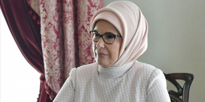 Emine Erdoğan: Sokakta yaşayan hayvanlar için hayatı biraz olsun kolaylaştırabiliriz