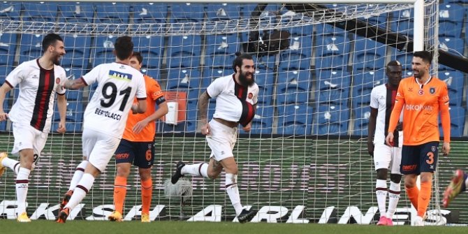 Başakşehir'e bir darbe de Karagümrük'ten