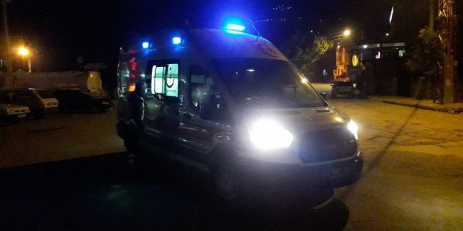 Sokağa çıkma kısıtlamasında yayaya çarpan otomobil sürücüsü kaçtı