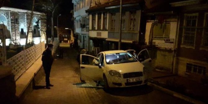 Kısıtlamada yakalanınca görüntü alan gazeteciye saldırdı