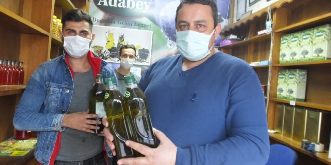 "Zeytinyağını renkli cam şişede, ışık almaya yerde saklayın"