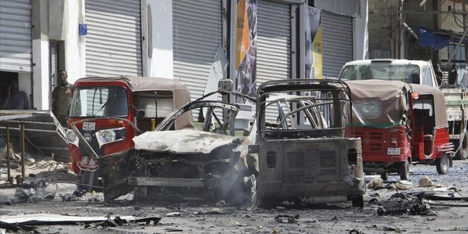 Somali'de yola döşenen bomba patladı: 10 ölü