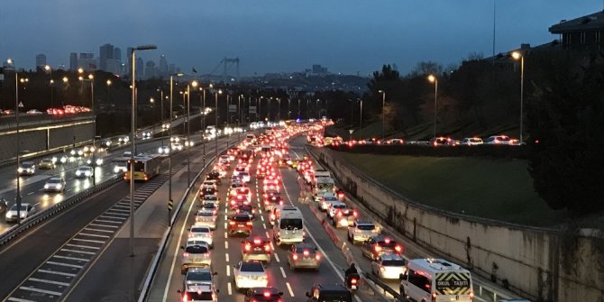 Kısıtlama sonrası 15 Temmuz Şehitler Köprüsü’nde trafik yoğunluğu