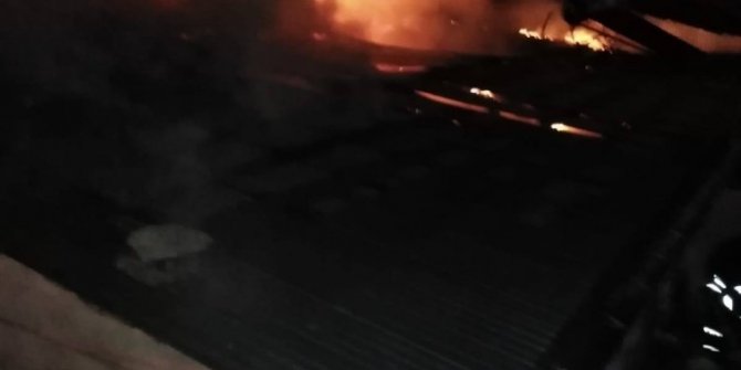 Ardahan’da korkutan yangın: Bir ev küle döndü