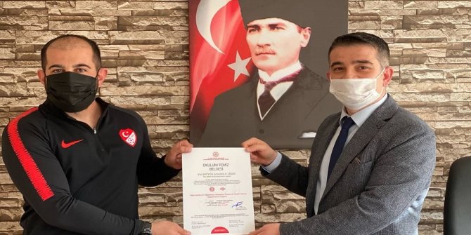 Yalıhüyük'te okullara "okulum temiz" belgesi