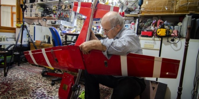 73 yaşındaki adamın model uçak tutkusu