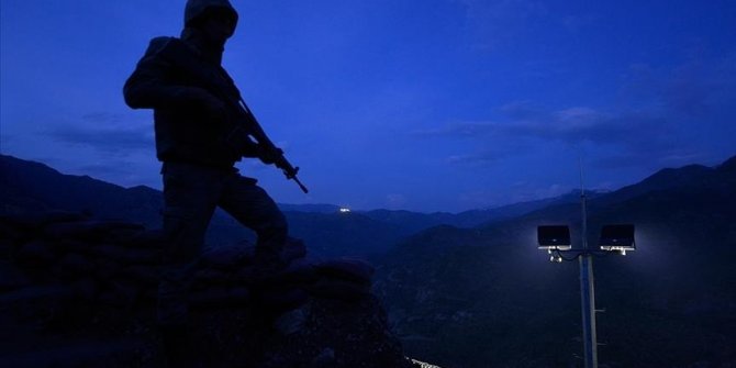 Un terroriste du PKK se rend aux forces turques