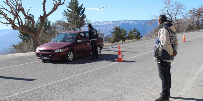 Ermenek'te karantina; polis sıkı denetimde