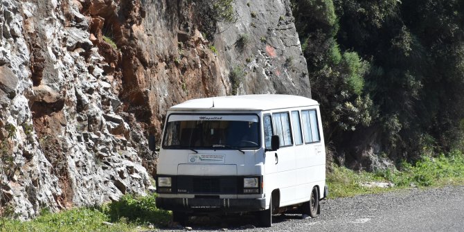 Park halindeki hurda minibüste 550 litre etil alkol ele geçirildi