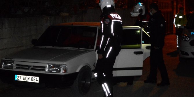 Polisin ‘dur’ ihtarına uymayan sürücü, otomobili bırakıp, kaçtı