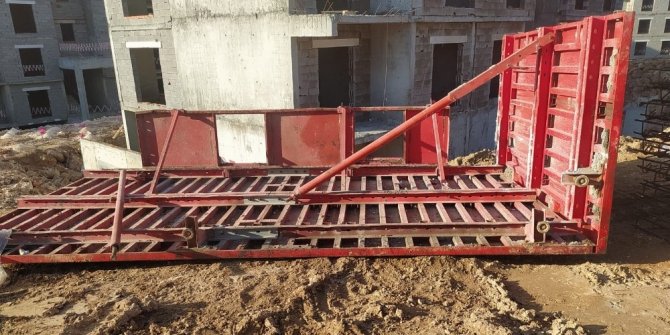 2 ton kalıbın altında kaldı ölmedi hayata tutundu