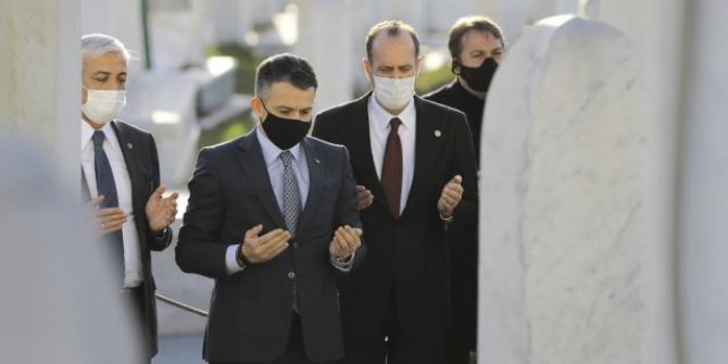 Bakan Pakdemirli'den Aliya İzetbegoviç'in kabrine ziyaret