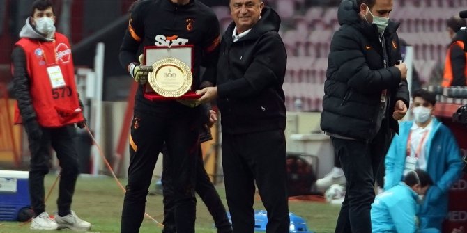 Fatih Terim’den Fernando Muslera’ya plaket