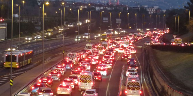 56 saatlik kısıtlama sonrası 15 Temmuz Şehitler Köprüsü'nde trafik yoğunluğu