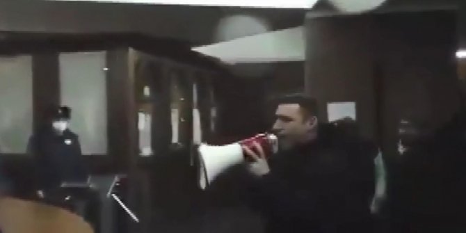 Ermenistan’da Paşinyan karşıtı grup hükümet binasını bastı