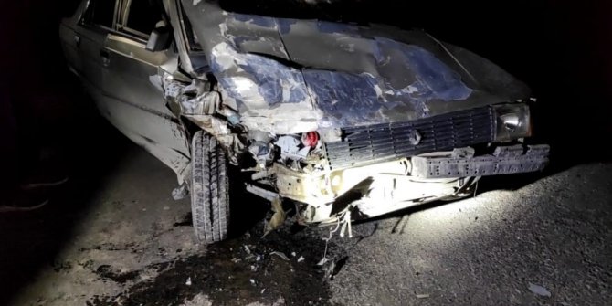 2 otomobil kafa kafaya çarpıştı: 1’i ağır 3 yaralı