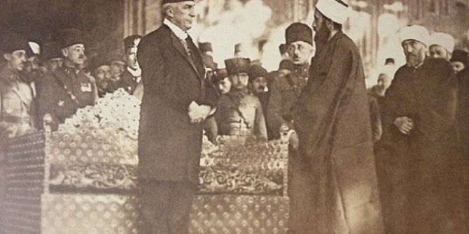 Halifelik 97 yıl önce kaldırıldı