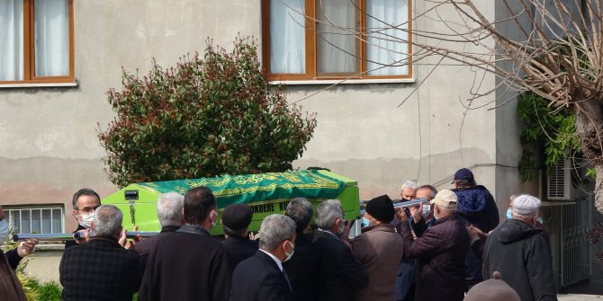 Kimsesizler mezarlığına defnedilecek öğretmene, öğrencileri sahip çıktı