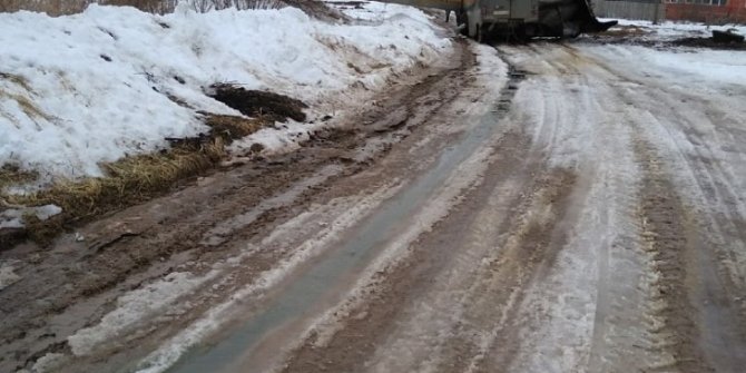 Rusya’da dev su kulesi işçi servisinin üzerine devrildi