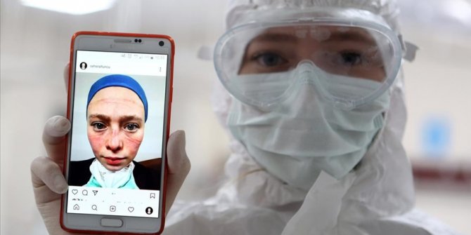 Koronavirüsle mücadelenin simgelerinden Seher hemşire mesleğiyle gurur duyuyor