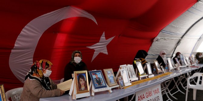Diyarbakır annelerinin 'Dünya Kadınlar Günü' mesajı: Evlatlarımızı teslim etsinler