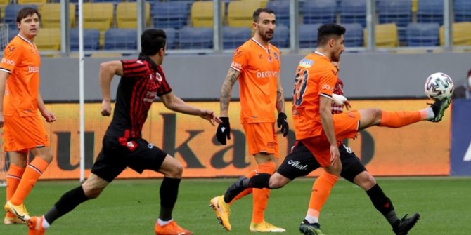 Demba Ba Başakşehir'e hayat verdi