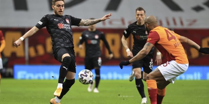 Galatasaray'a evinde çelme