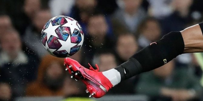 Futbol Federasyonu Başkanı mafya ilişkisi iddiaları nedeniyle istifa etti