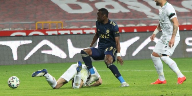 Konyaspor: 0 - Fenerbahçe: 2 (İlk yarı)