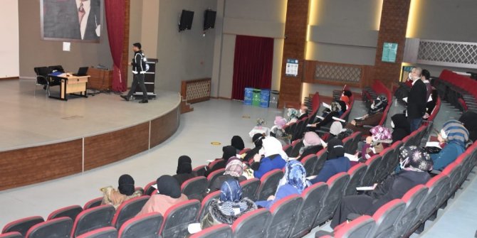 Konya’da narkotik polisinden Dünya Kadınlar Günü’nde eğitim