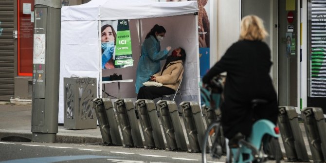 Fransa’da son 24 saatte 30 bin 581 yeni vaka