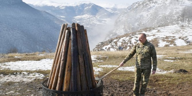 Azerbaycan Cumhurbaşkanı İlham Aliyev, Şuşa'da Nevruz ateşini yaktı