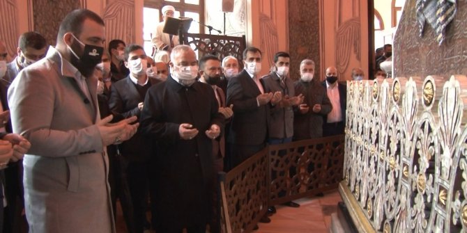 Abdulhamid Han’ın torunu, Bursa’da dedelerinin türbelerini ziyaret etti