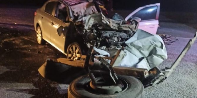 Konya'da otomobil, kamyona arkadan çarptı; sürücü yaralı