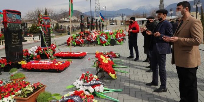 Azerbaycanlılar Nevruz'da şehitlikleri ziyaret etti
