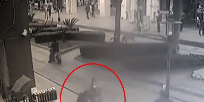 Çevredekilerin izlediği kavgaya yoldan geçen kadın müdahale etti