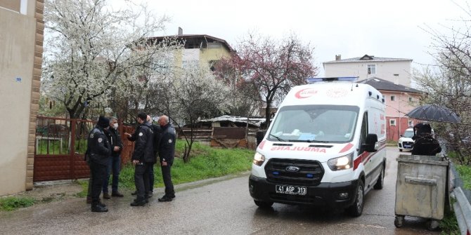 Kısıtlamada sokakta bıçaklı kavga: 3 yaralı