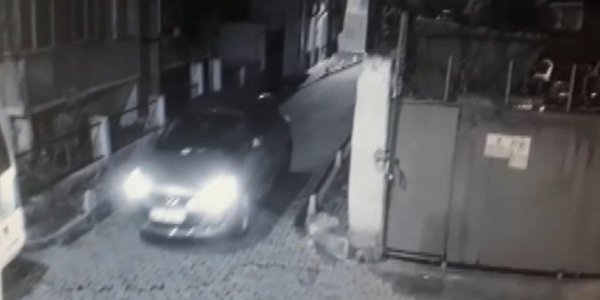 Girdikleri evden aldıkları anahtarla otomobil çaldılar