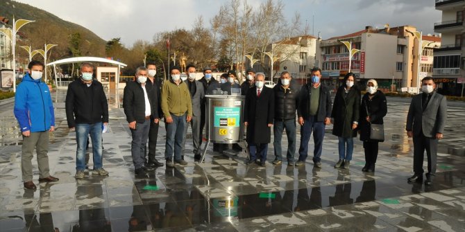 Konya Büyükşehir Belediyesi'nden bazı arıcılara bal süzme makinesi desteği