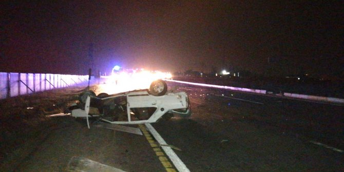 Aşırı hız nedeniyle takla atan otomobilde biri kadın 2 kişi hayatını kaybetti