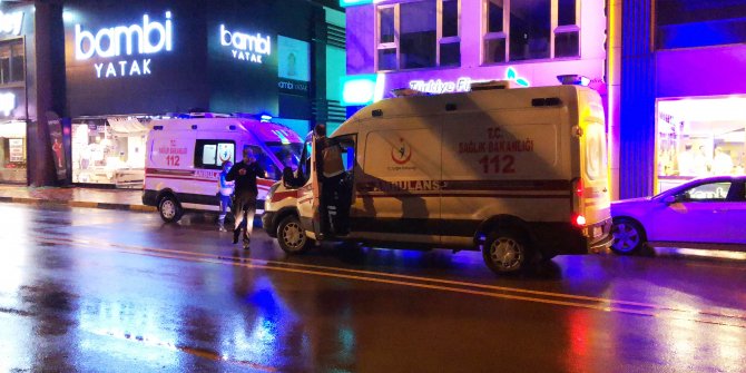 'Yol verme' tartışmasında 2 kişiyi bıçaklayıp, kaçtı