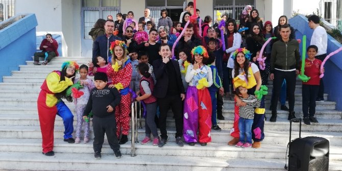 Lösemiyi yenen genç şimdi hastalara umut oluyor