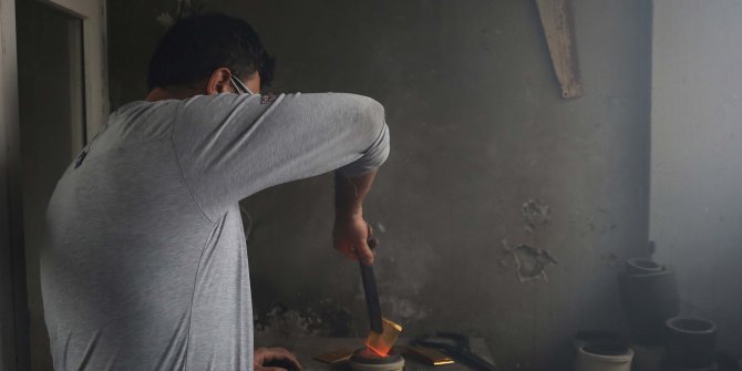 2 kilo 50 gram ağırlığında bilezik yaptı; 1 milyon TL'ye satışa çıkardı