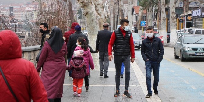 Doğum günü kutladılar, aynı aileden 13 kişi koronavirüs oldu!