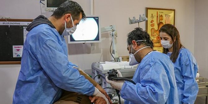 Çorba içerken yuttuğu iğne endoskopi ile çıkarıldı
